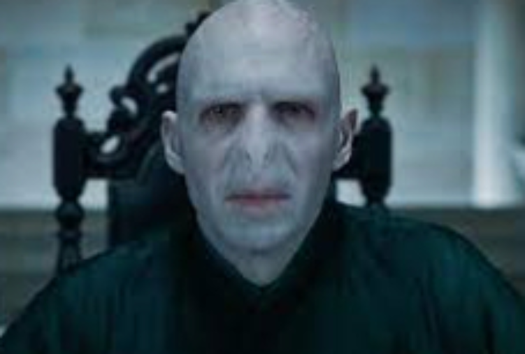 Актер, сыгравший Волан-де-Морта, встал на защиту Джоан Роулинг